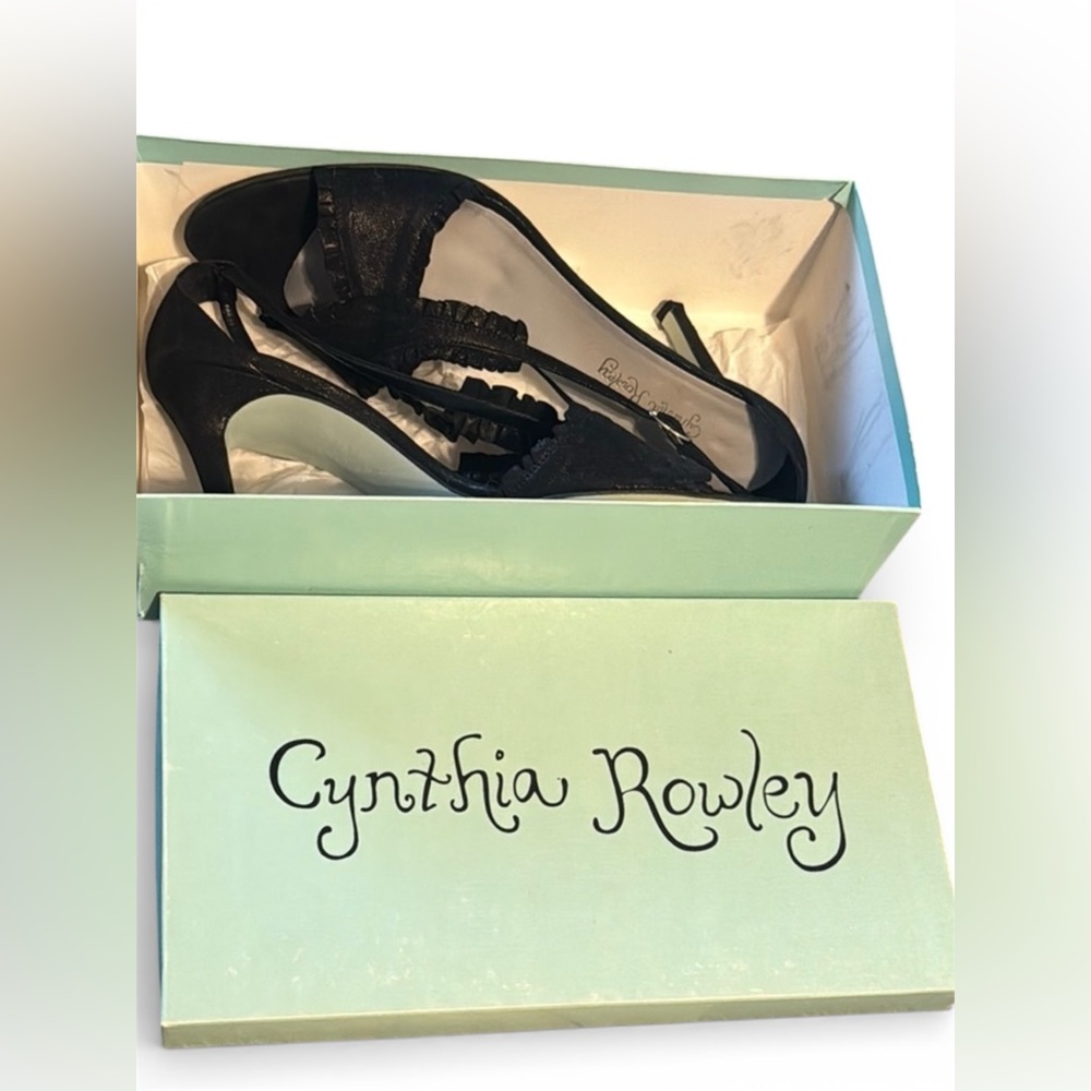 Cynthia Rowley black heels with a ruffled design RARE VINTAGE $350 Msrp - Picture 4 of 9